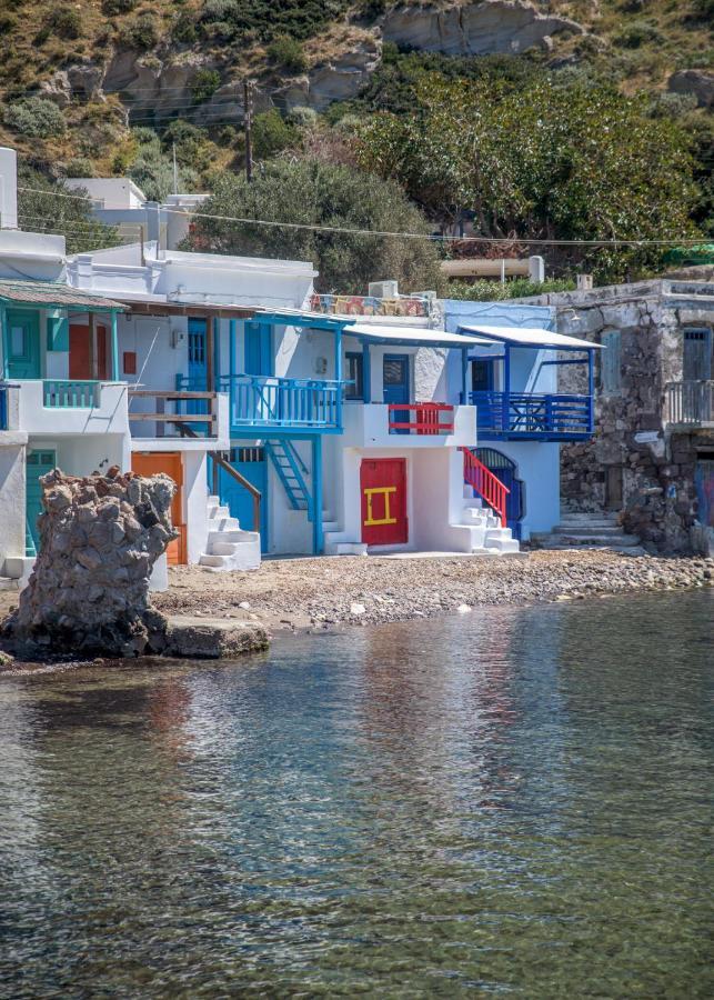 Blue Traditional Boathouse In Klima Klima  Extérieur photo